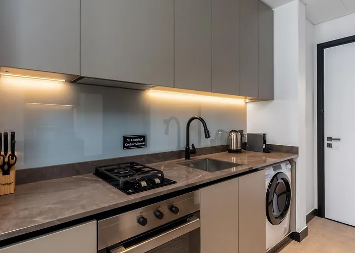 Waves - Elegant Studio Retreat In Dubai Business Bay