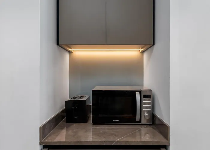 Waves - Elegant Studio Retreat In Dubai Business Bay