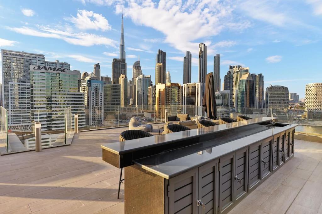 Waves - Elegant Retreat In Business Bay * Dubai