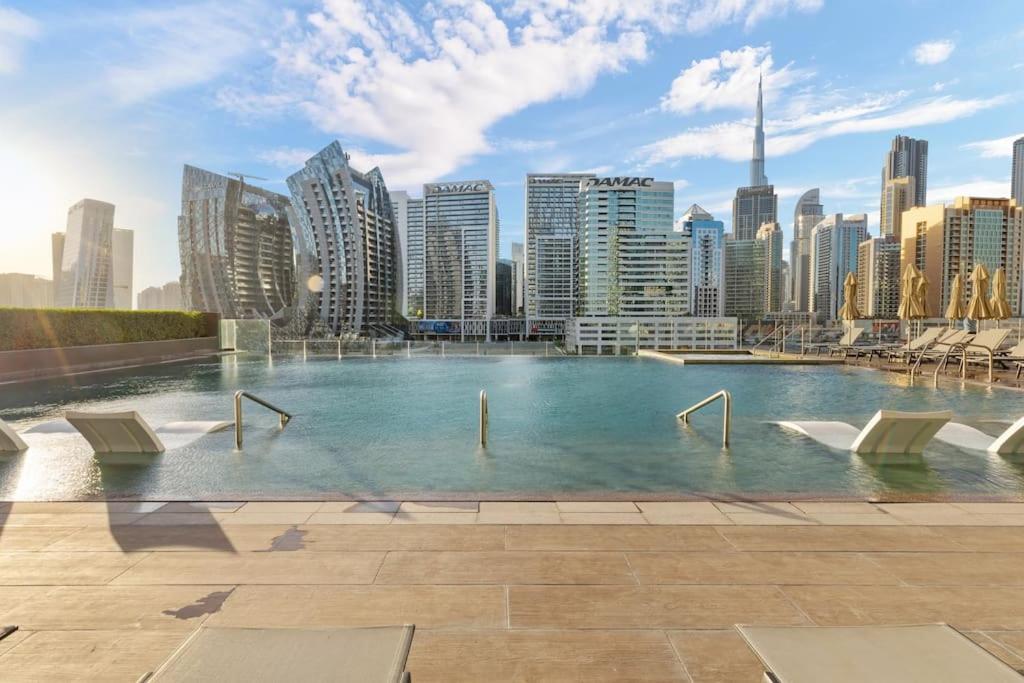 Apartment Waves - Elegant Retreat In Business Bay