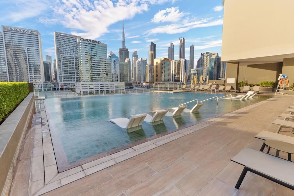 Waves - Elegant Retreat In Business Bay * Dubai
