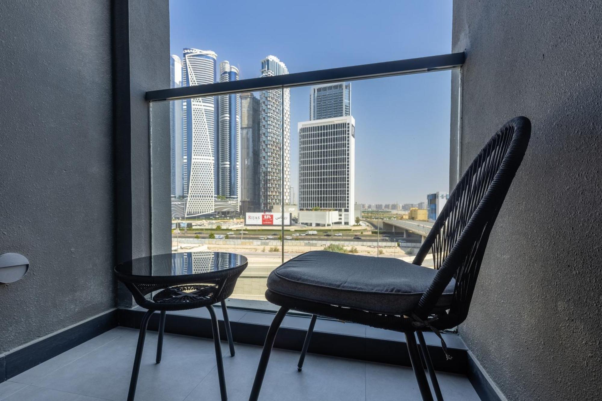 Apartment Waves - Elegant Retreat In Business Bay *