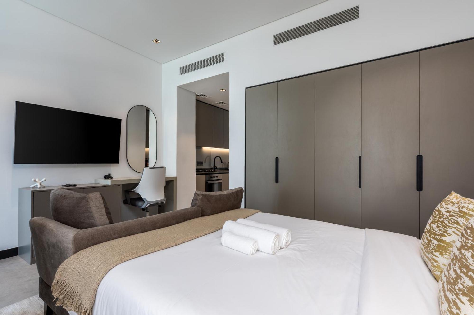 Waves - Elegant Retreat In Business Bay * Dubai