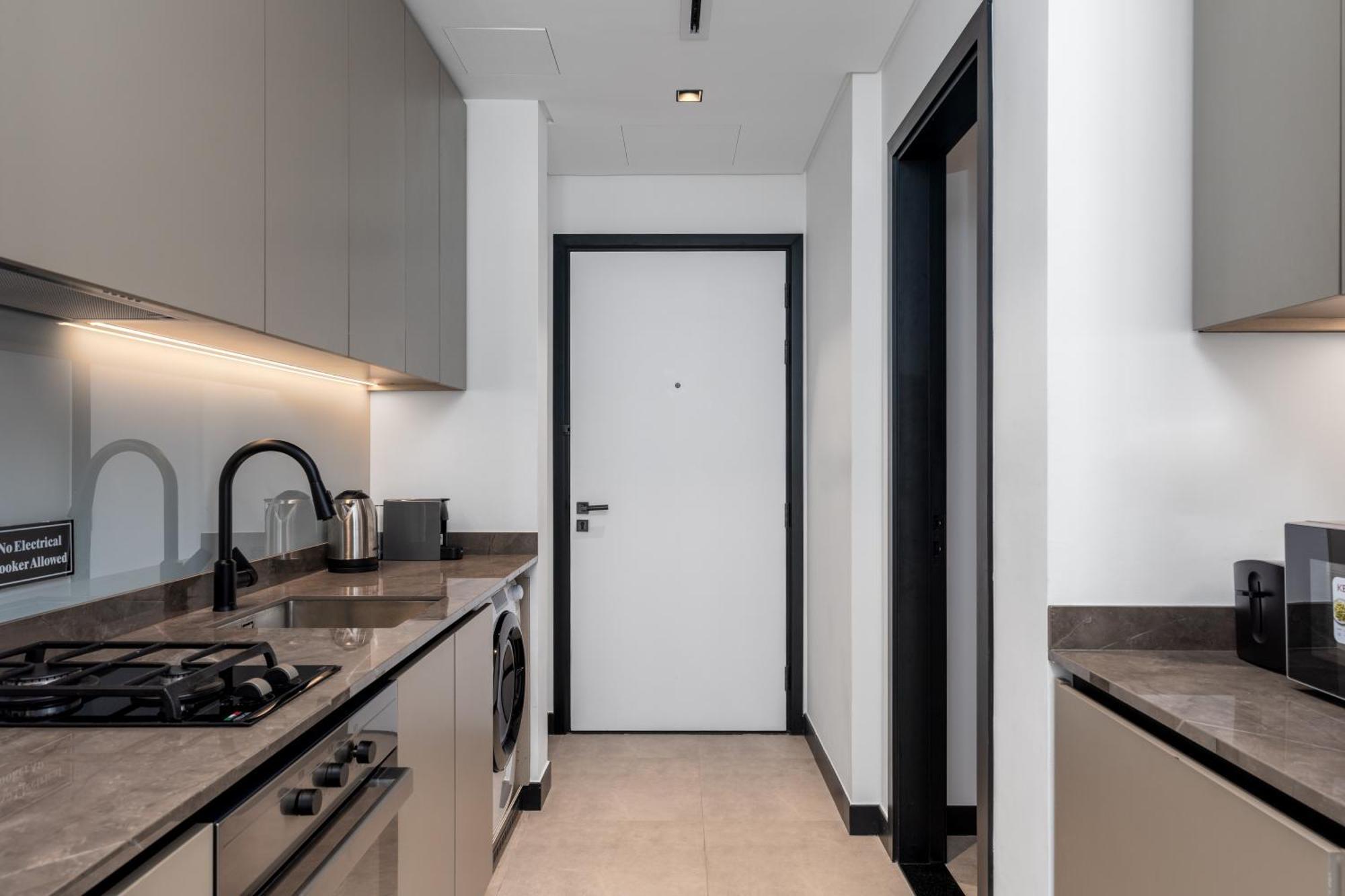 Apartment Waves - Elegant Retreat In Business Bay